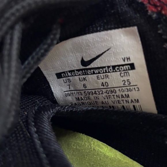 Nike Roshe Run Print 'Aloha' Black Floral Sneakers with White Accents - Picture 8 of 10